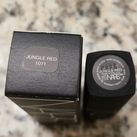 NARS Lipstick in Jungle Red - Picture 4 of 5